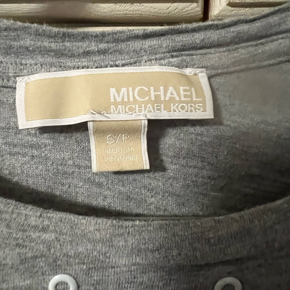 A Michael Kors grey t-shirt in size small - Picture 2 of 6